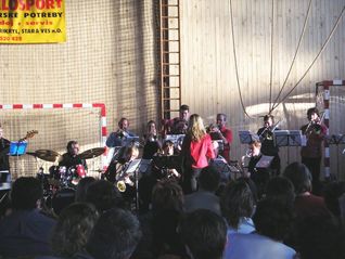 Koncert hudebního souboru Back Side Big Band (10.4.2006)
